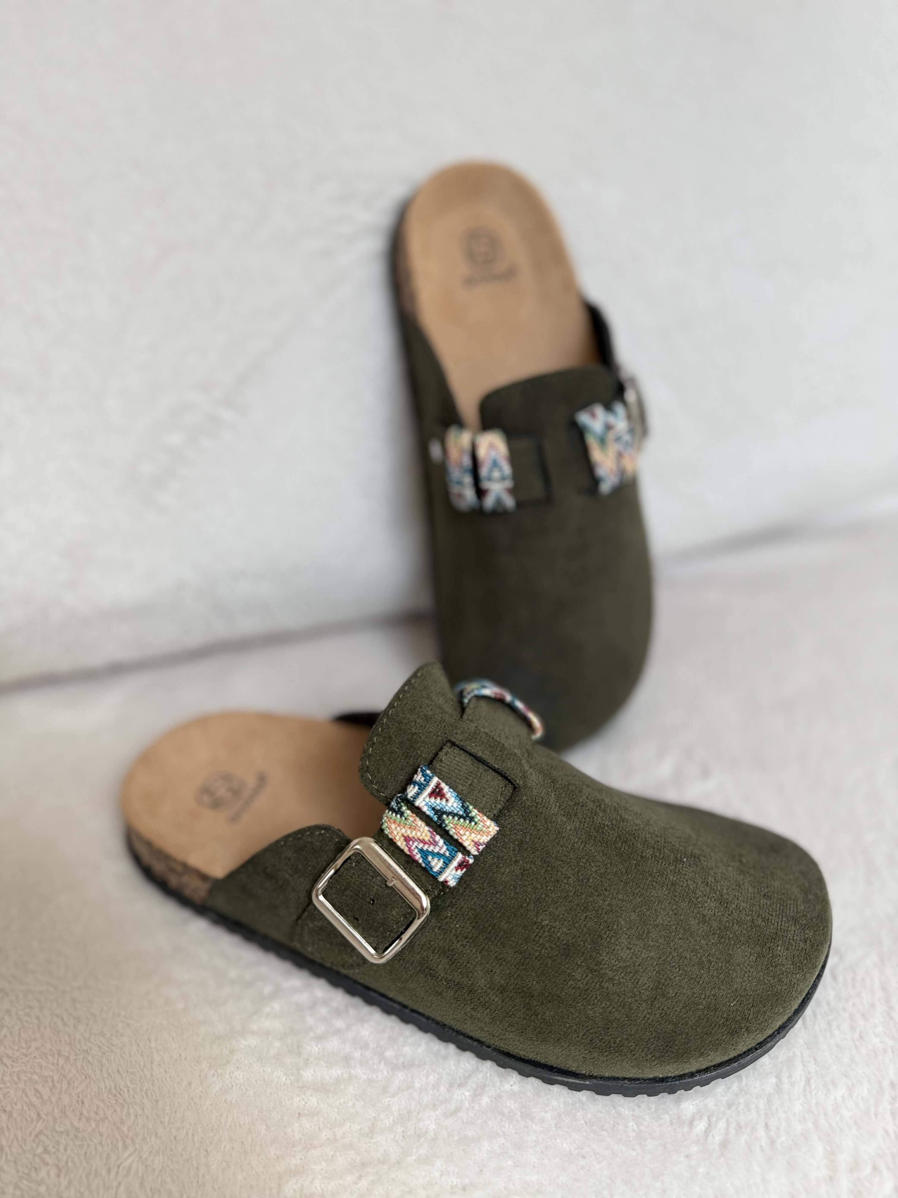 Mules kaki