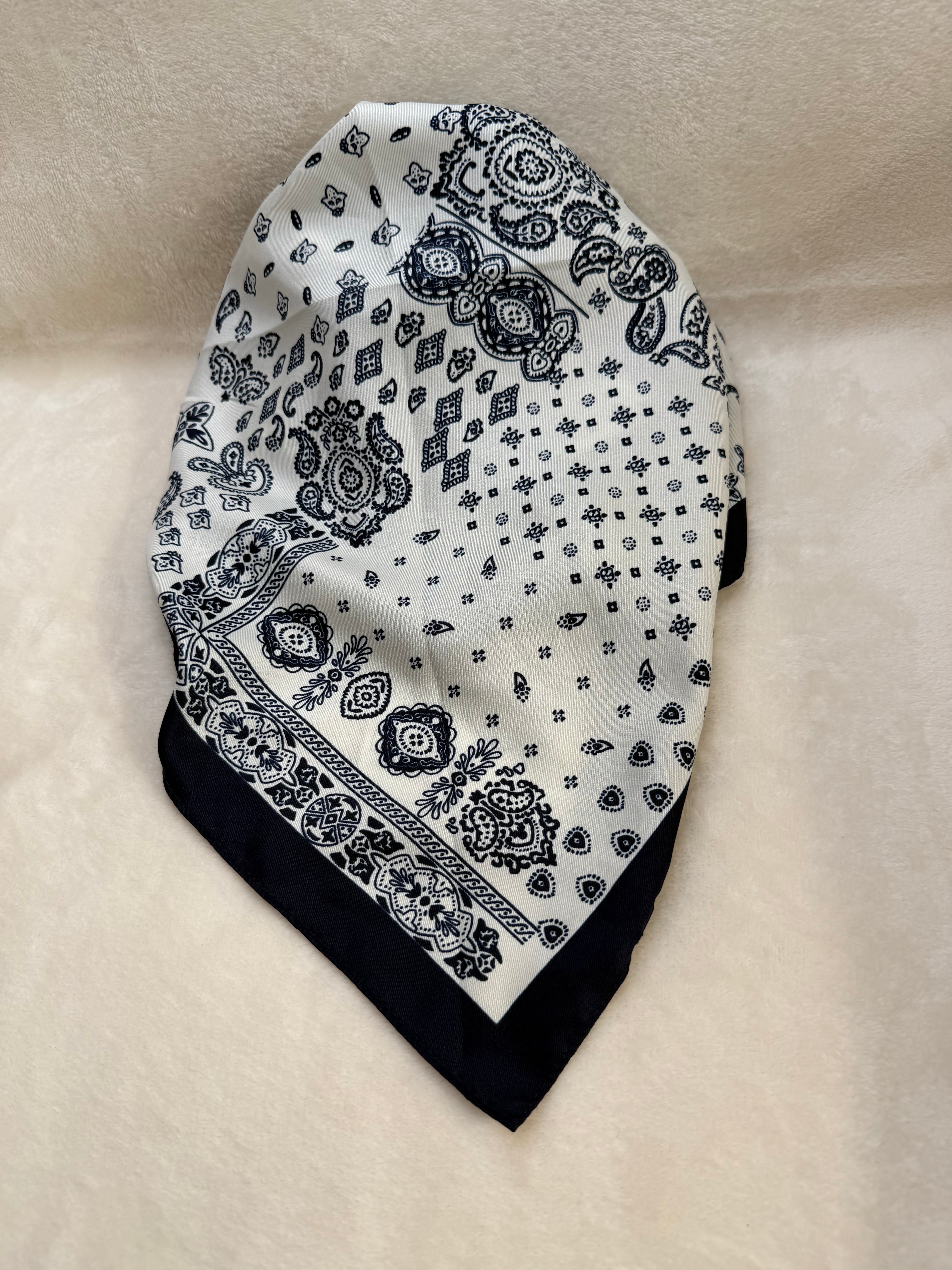 Foulard - triangle de soie