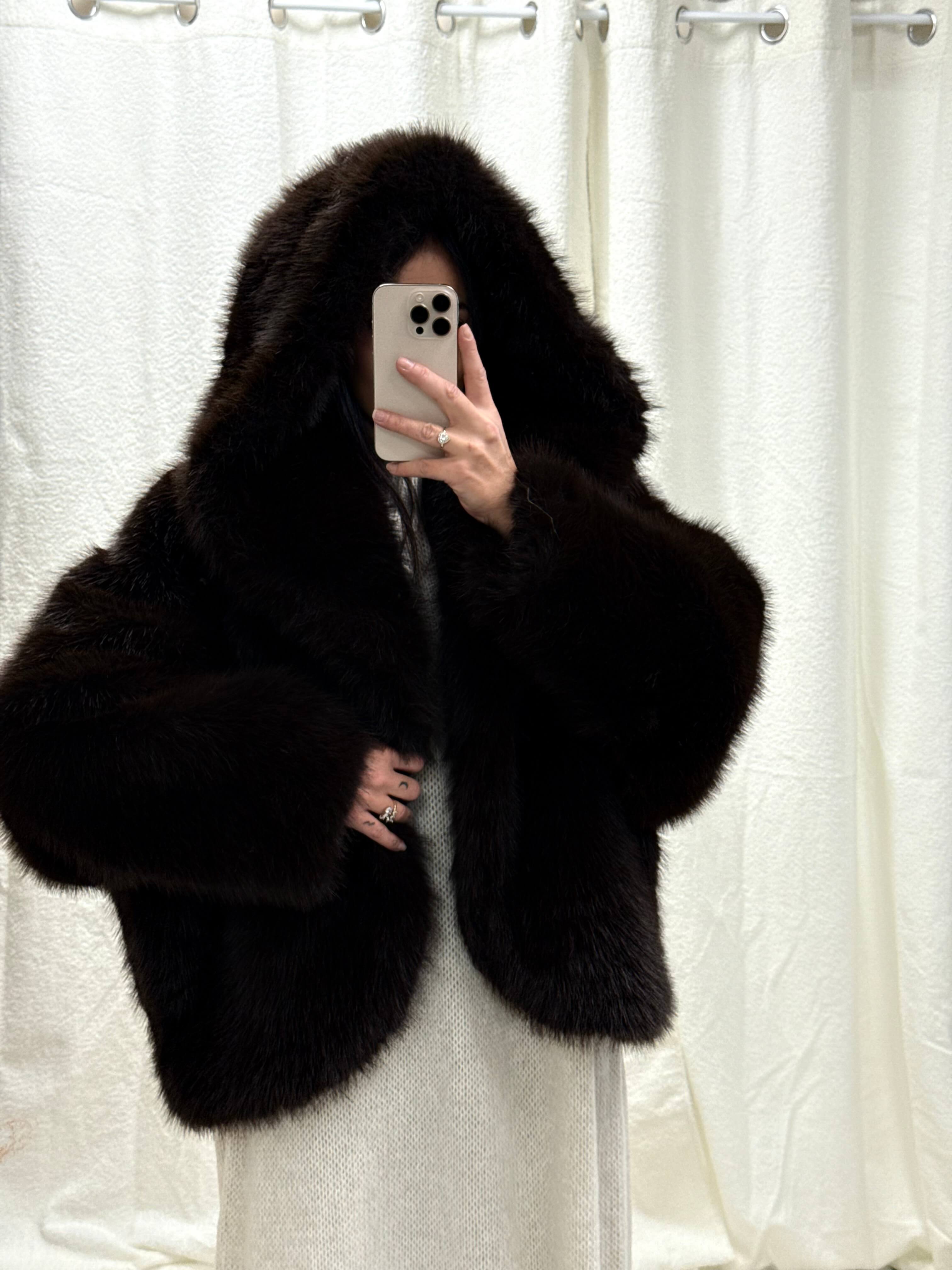 Veste fausse fourrure avec capuche