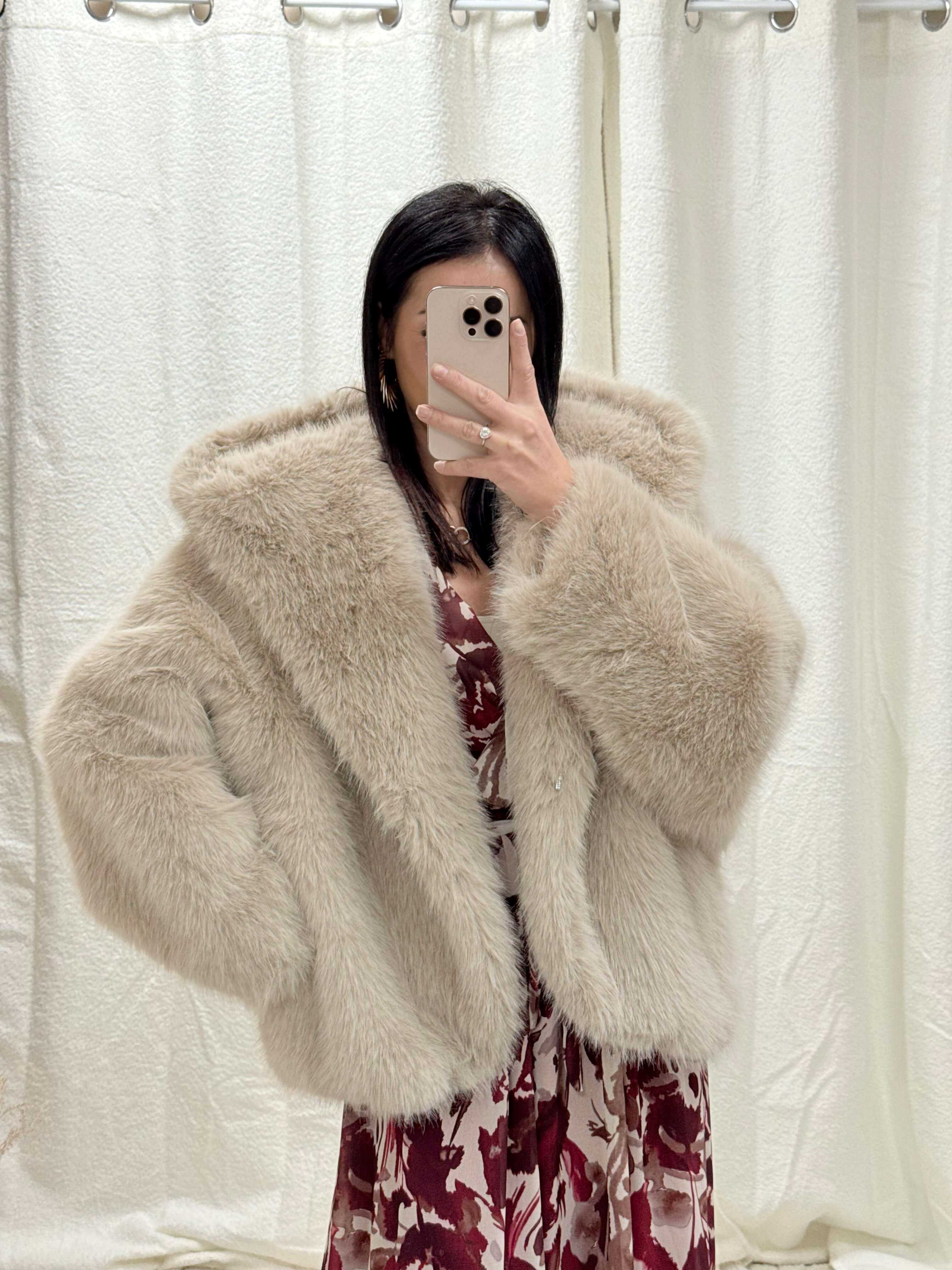 Veste fausse fourrure avec capuche