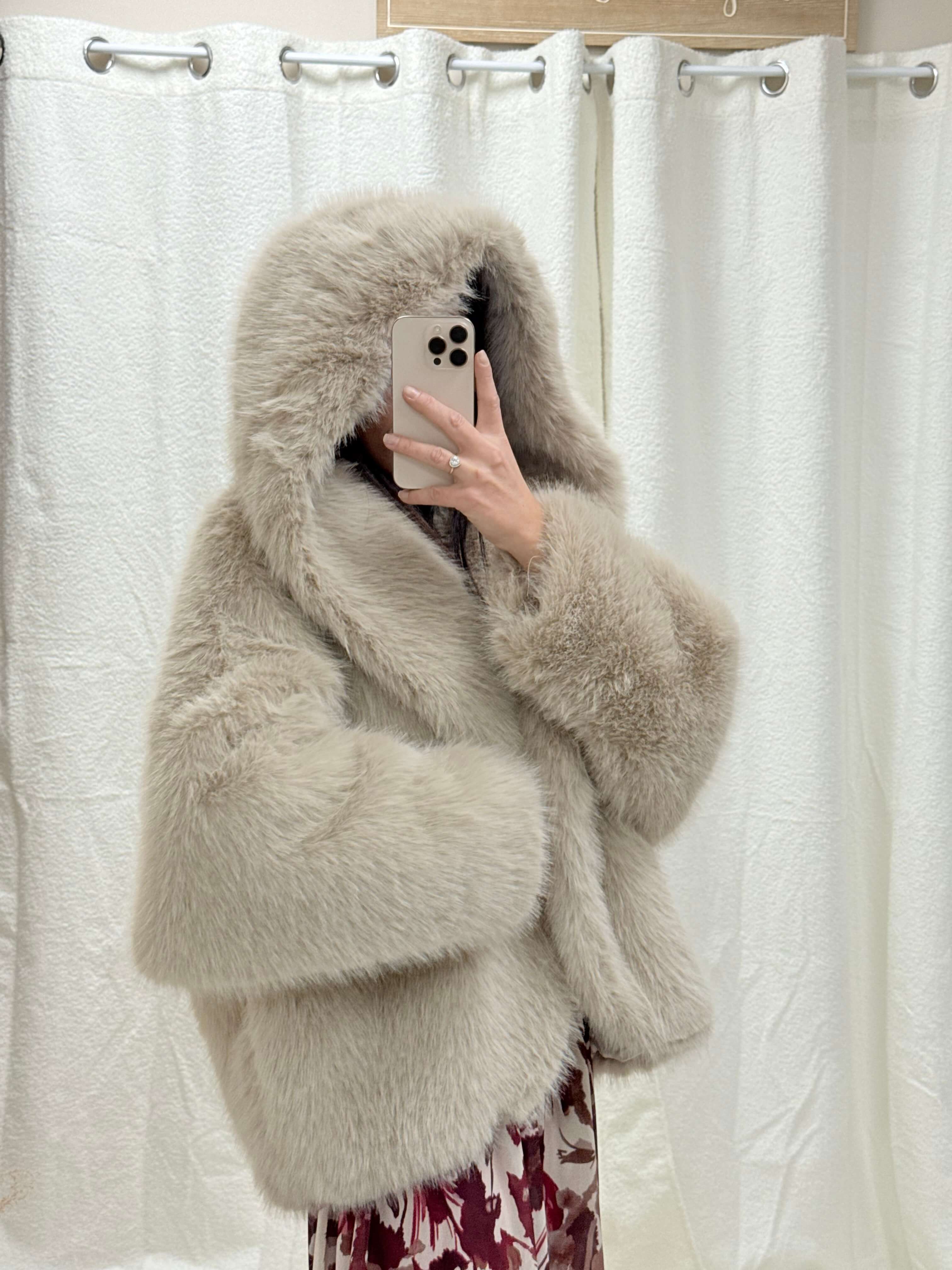 Veste fausse fourrure avec capuche