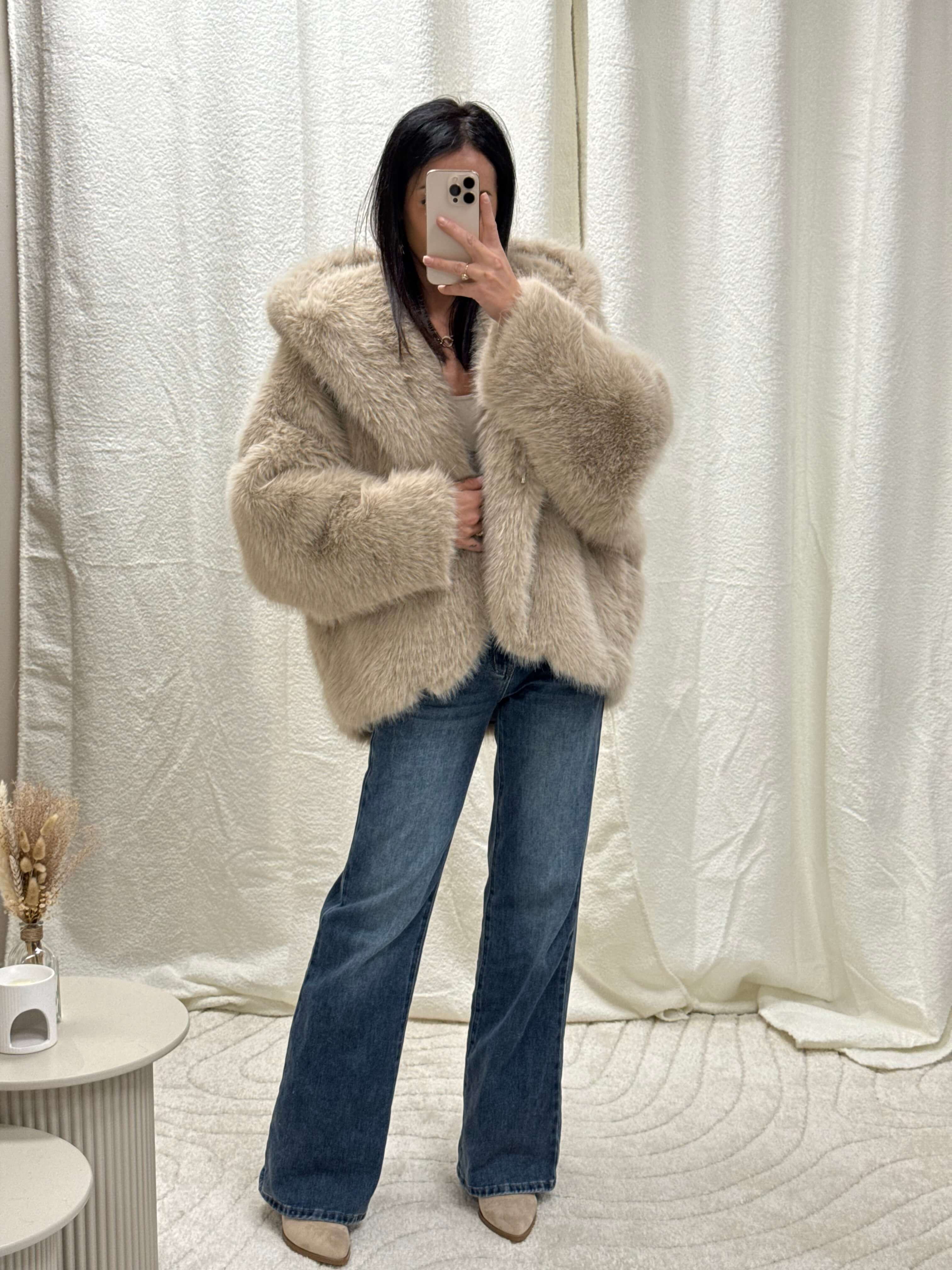 Veste fausse fourrure avec capuche