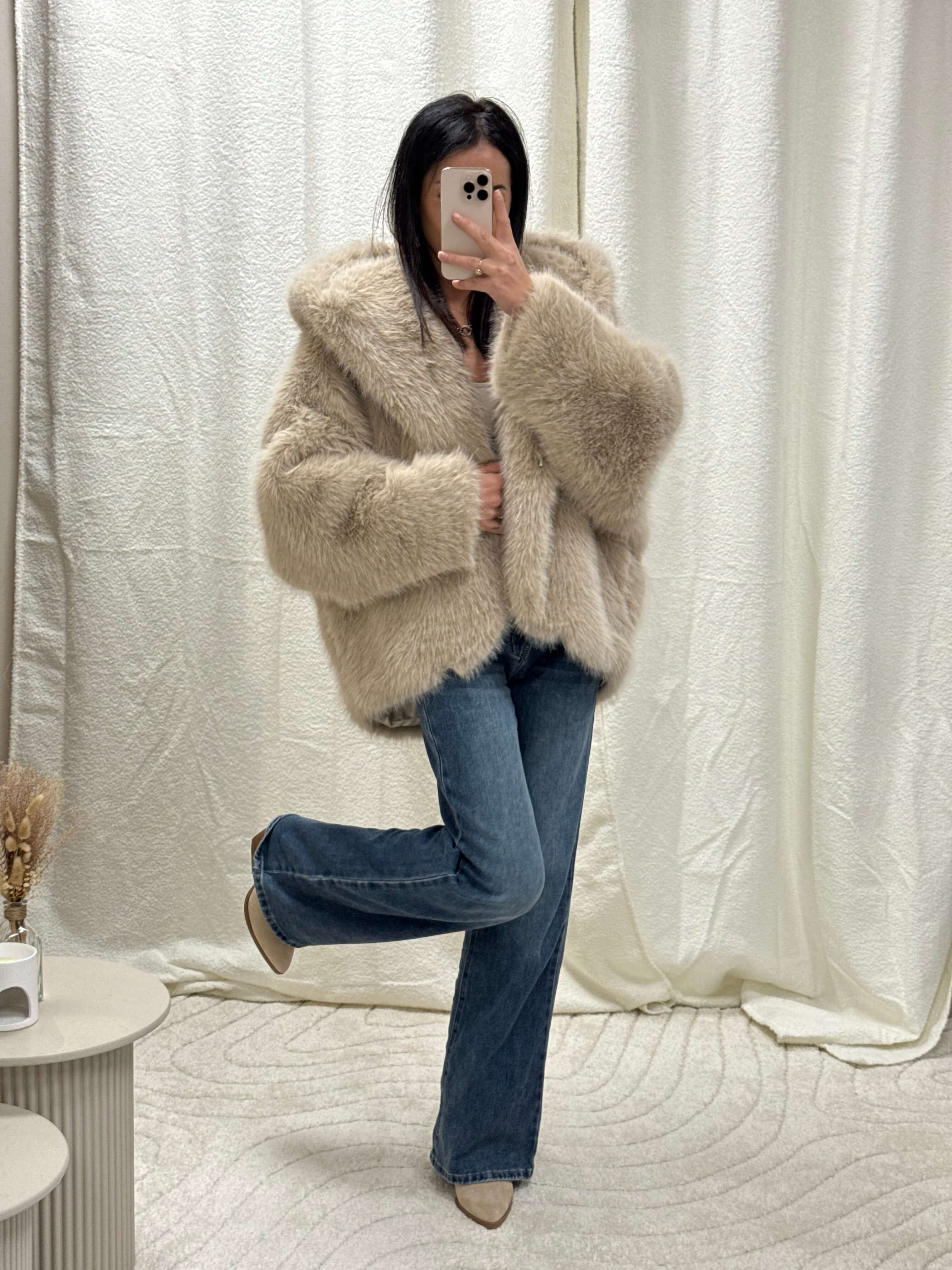 Veste fausse fourrure avec capuche