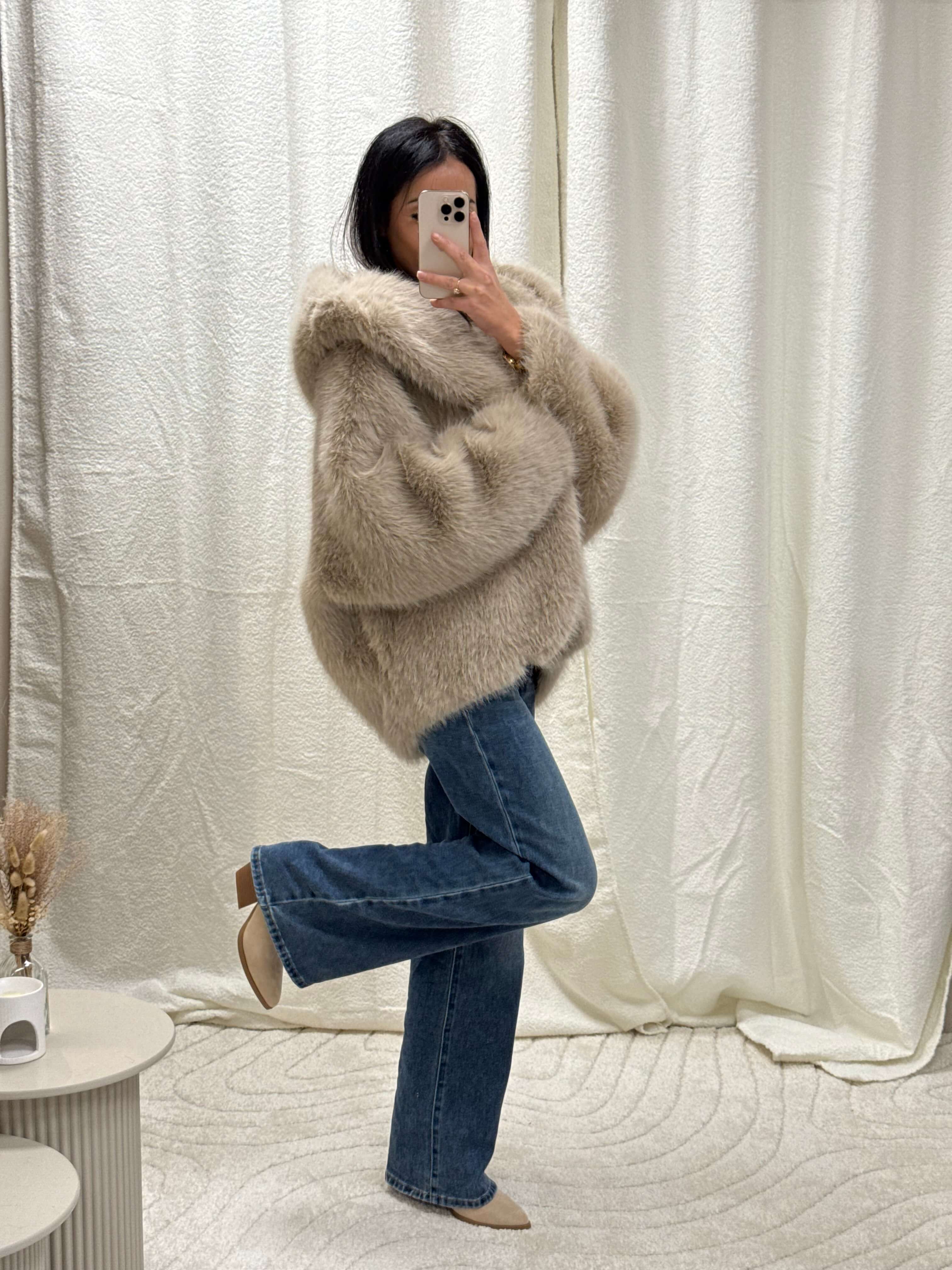 Veste fausse fourrure avec capuche