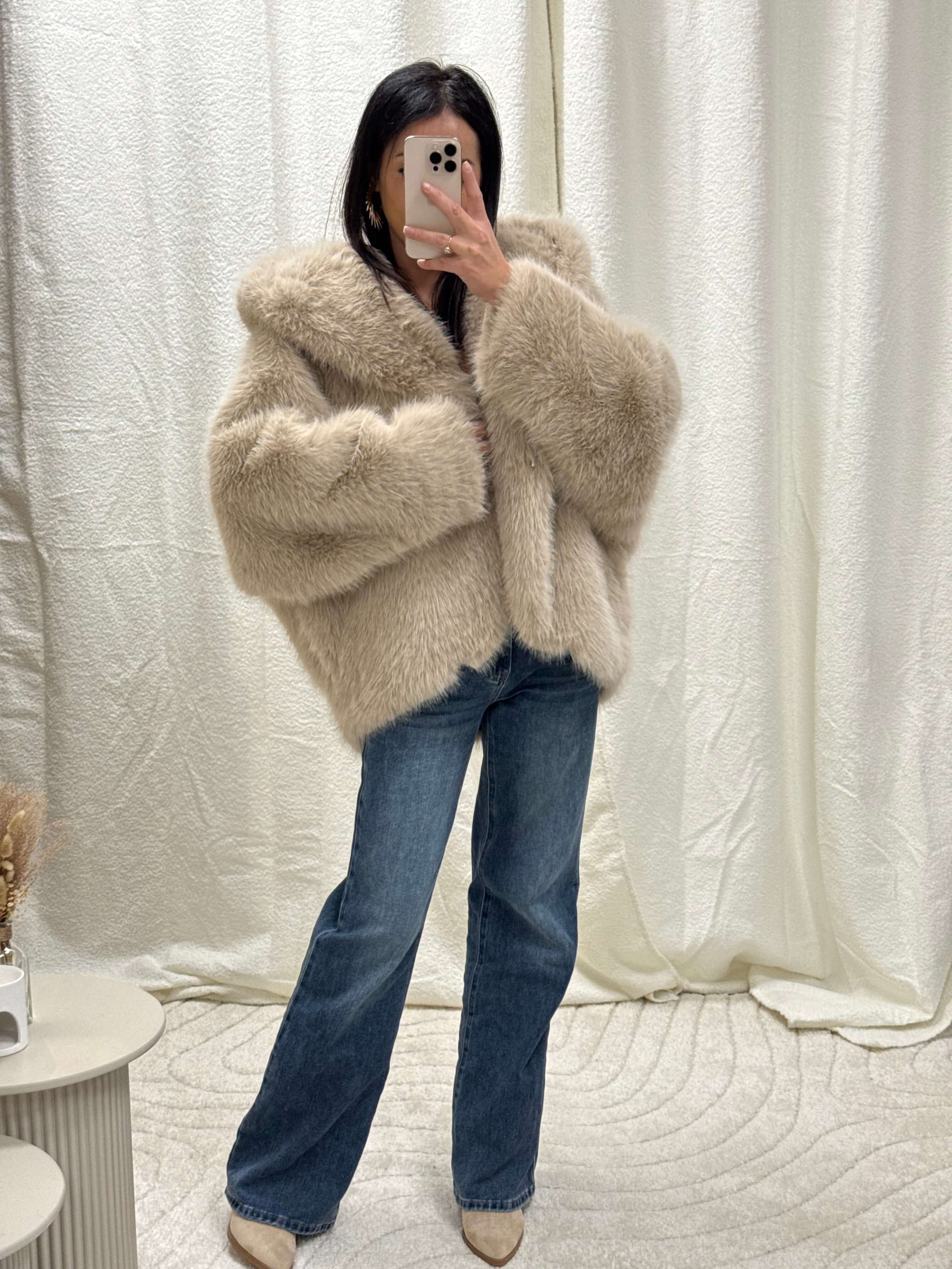 Veste fausse fourrure avec capuche