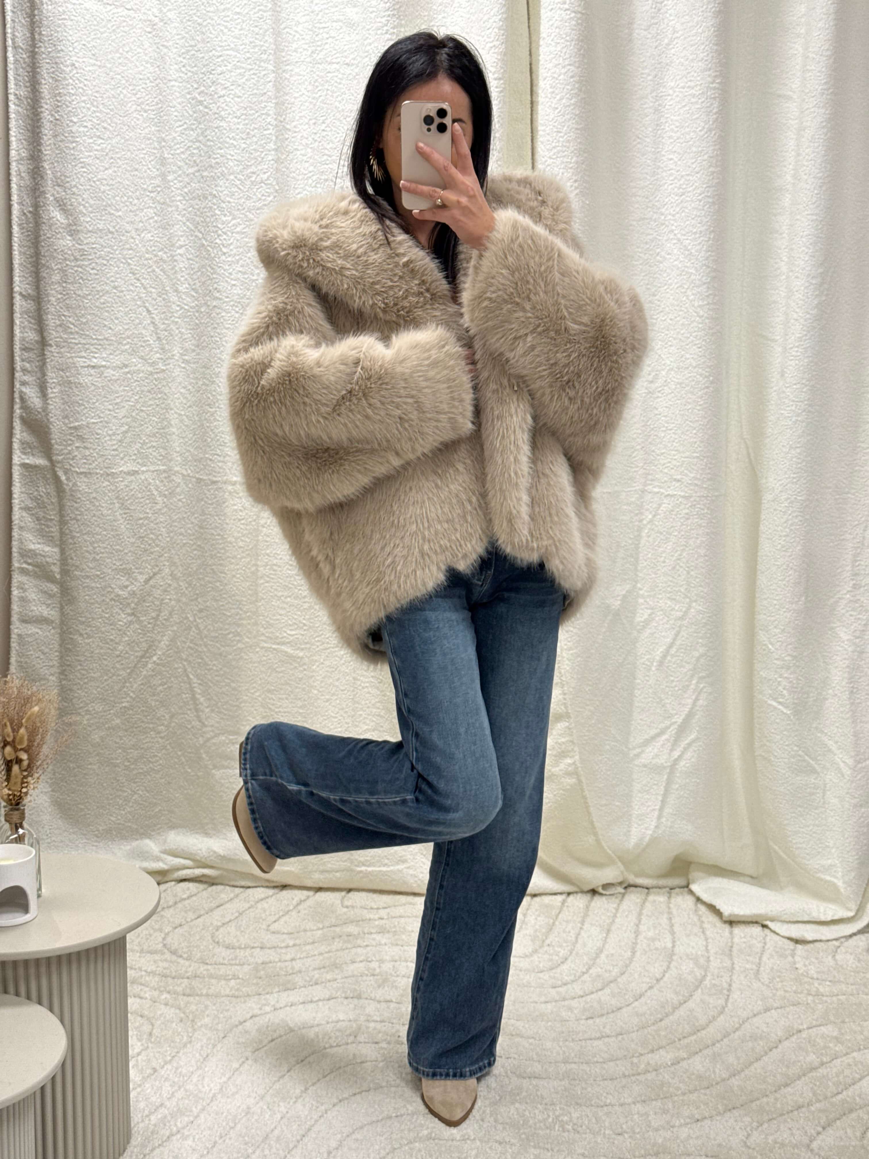 Veste fausse fourrure avec capuche