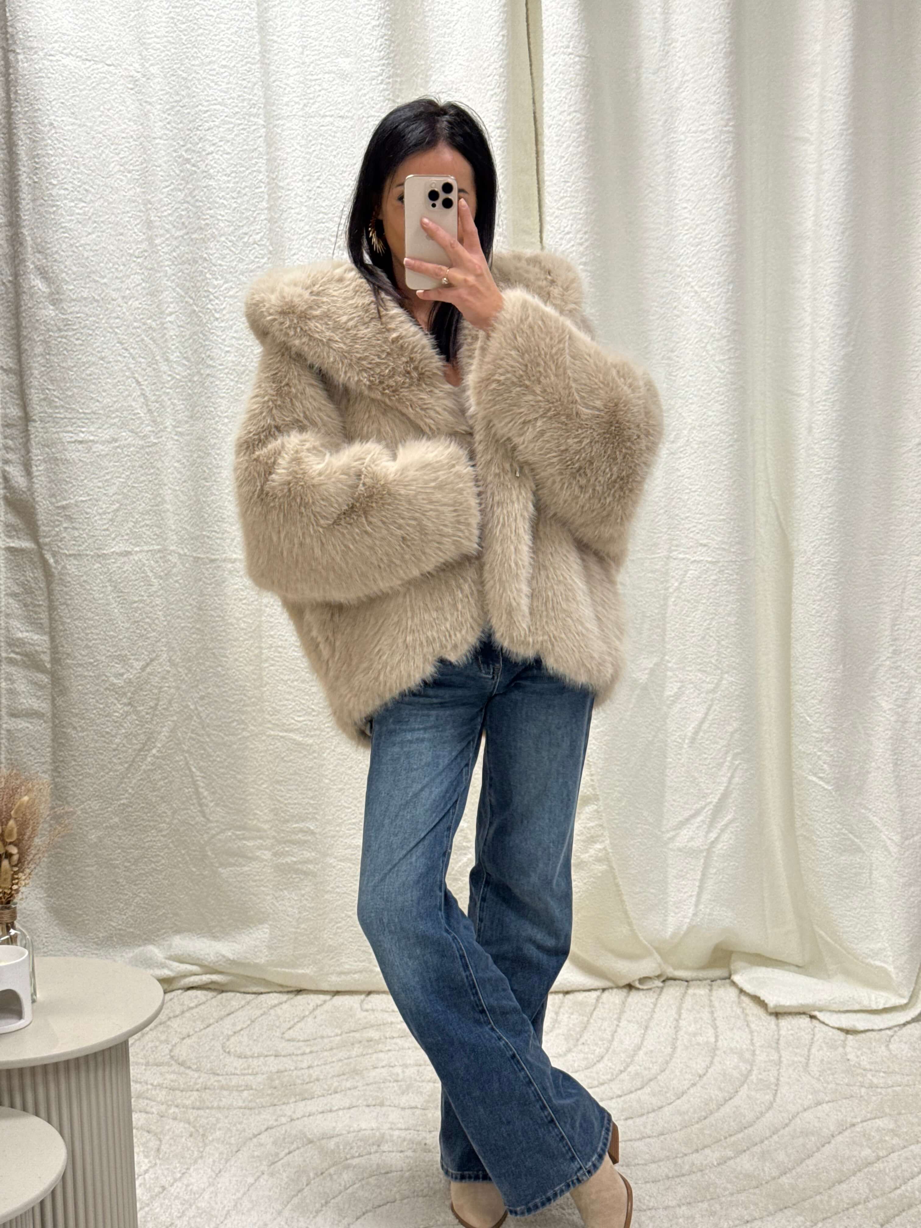 Veste fausse fourrure avec capuche