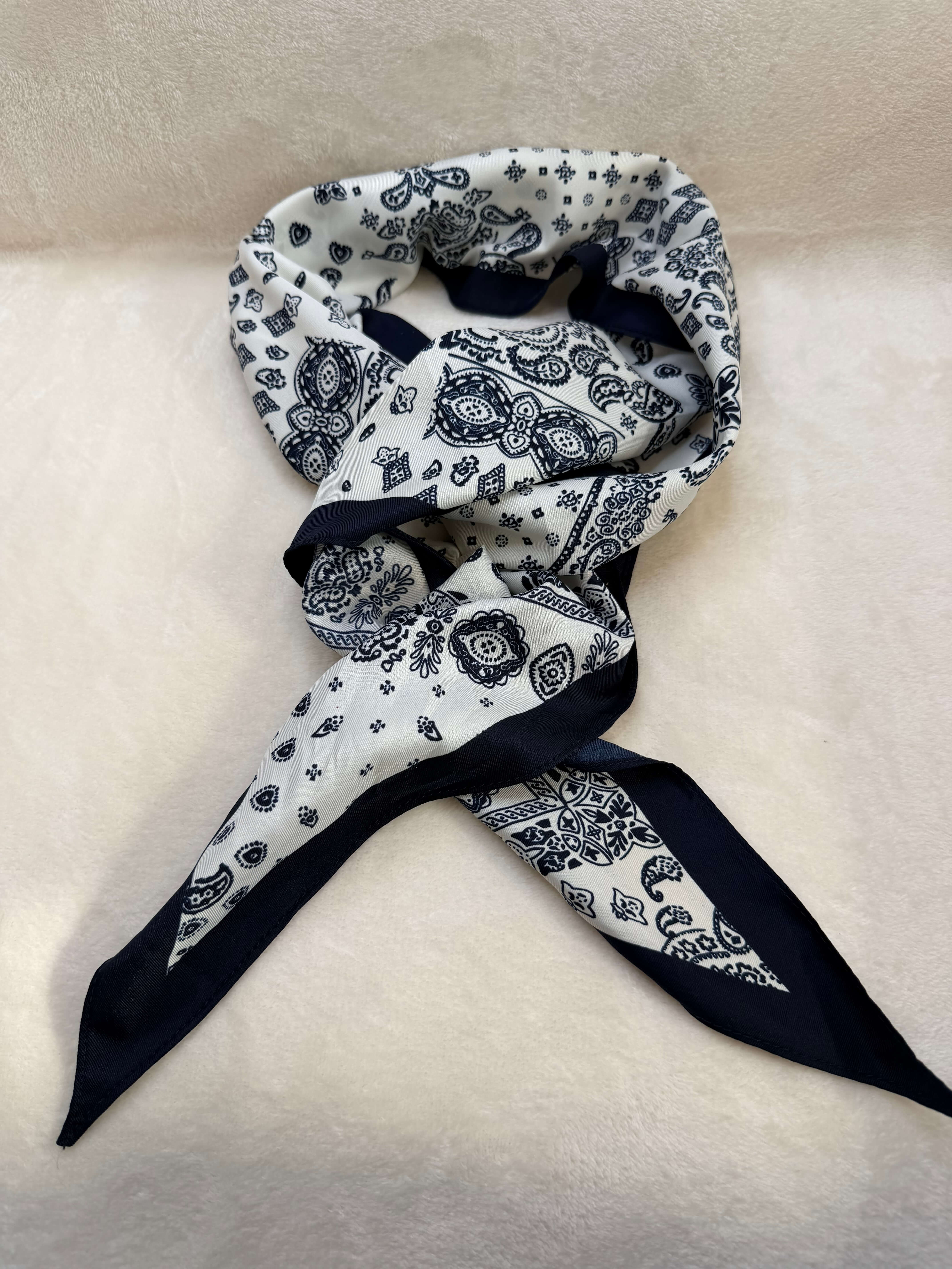 Foulard - triangle de soie